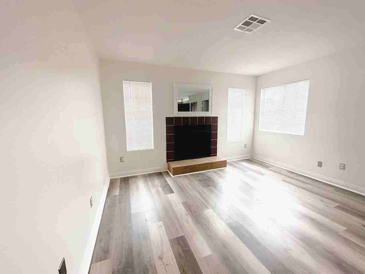 2764 Aarondavid Dr - Photo 3 of 17