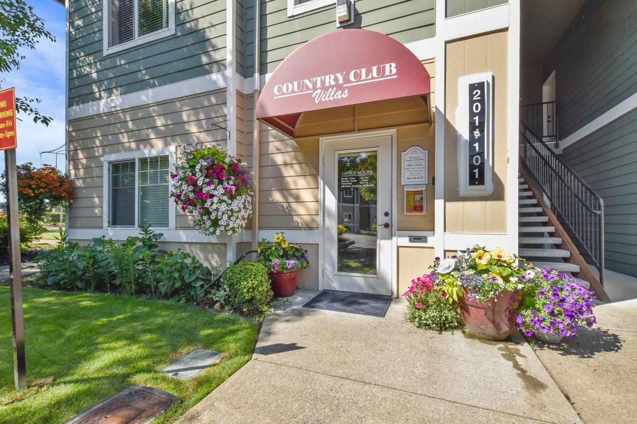 Country Club Villas - Photo 3 of 12