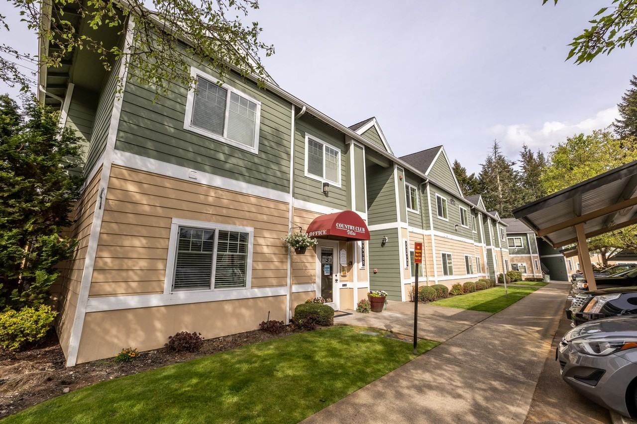 Country Club Villas - Photo 2 of 12