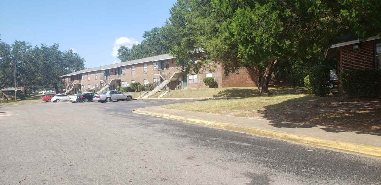 Holton Apartments - Photo 2 of 28