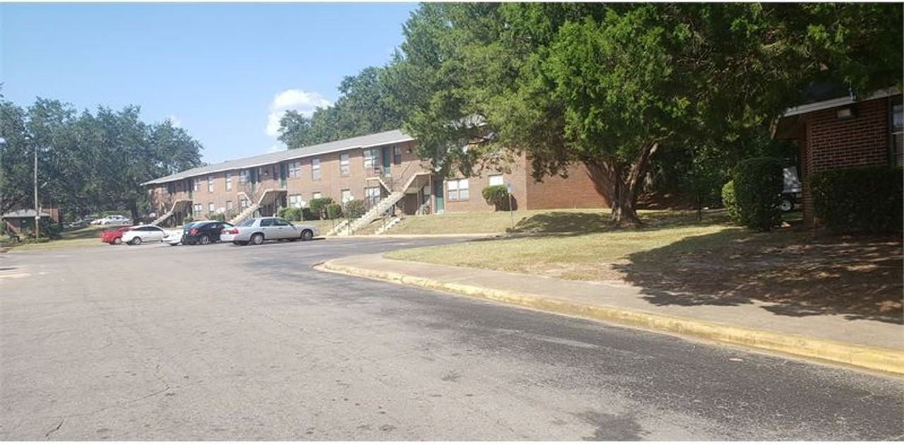 Holton Apartments - Photo 2 of 9