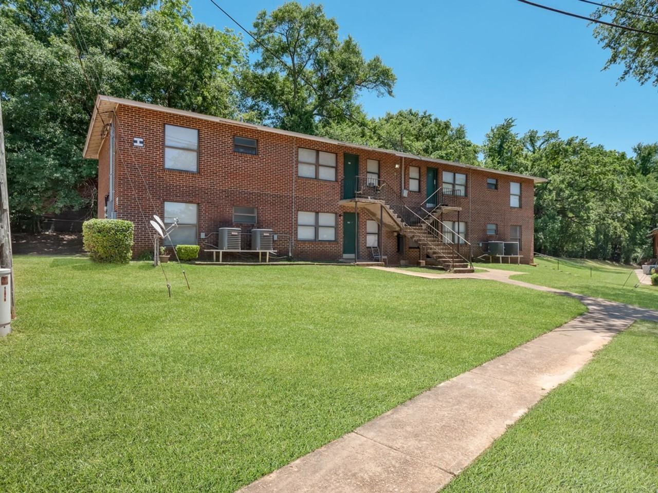 Holton Apartments - Photo 3 of 9