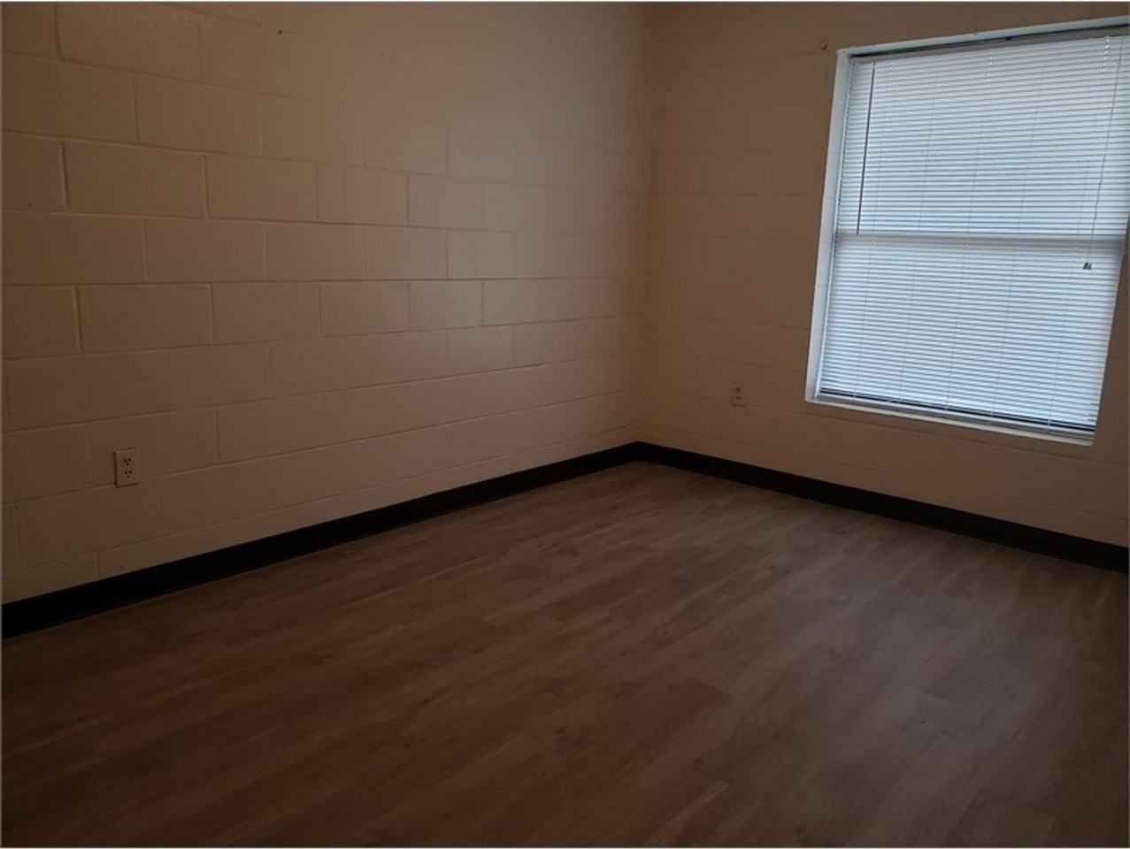 Holton Apartments - Photo 5 of 9