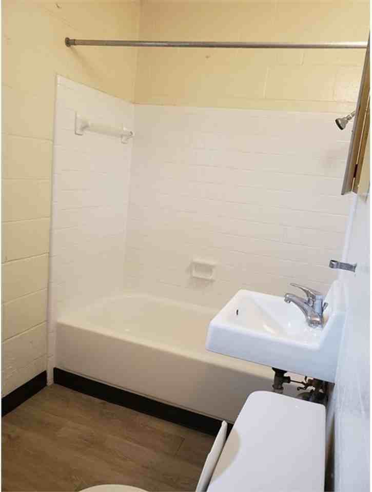 Holton Apartments - Photo 7 of 9