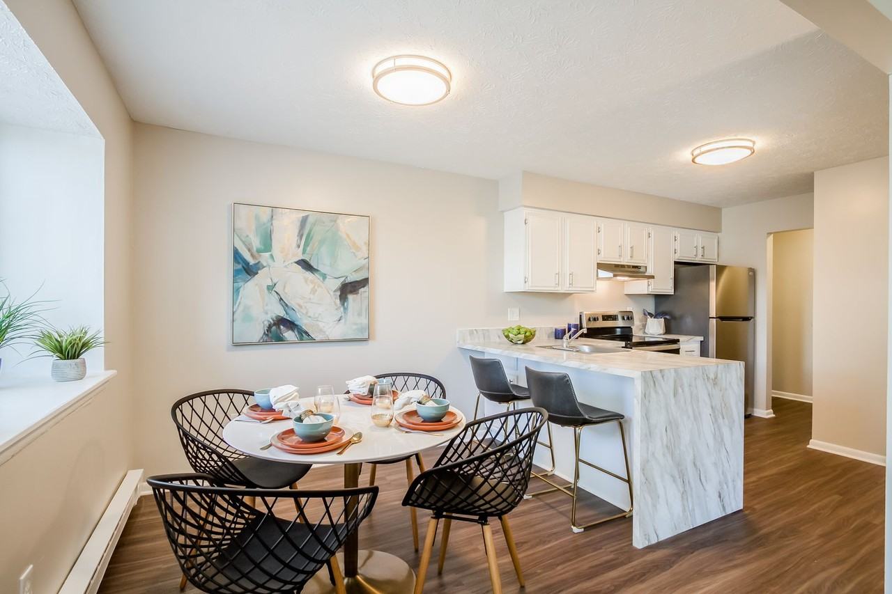 LaCroix Court Apartments - Photo 6 of 46