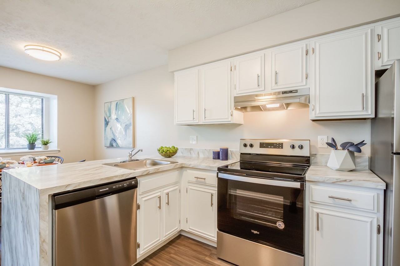 LaCroix Court Apartments - Photo 7 of 46