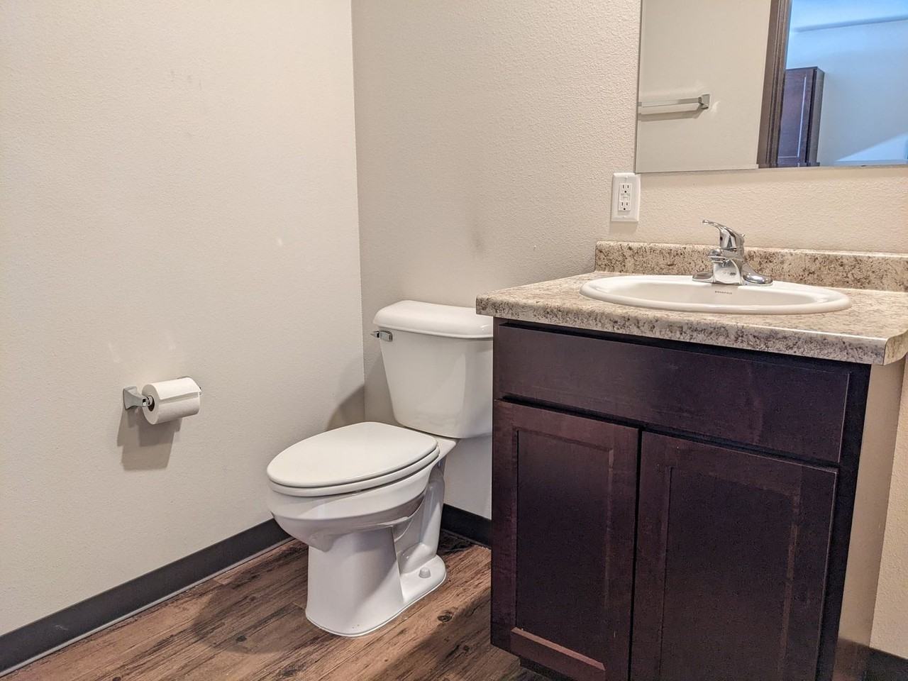 Park West apartments - Photo 4 of 7