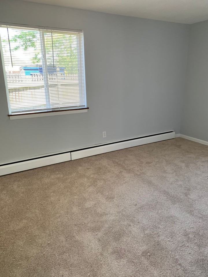 1617 Kensington Ave - Photo 4 of 9