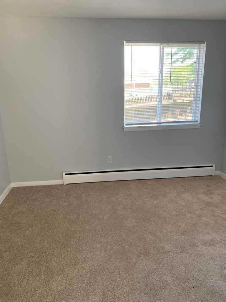 1617 Kensington Ave - Photo 5 of 9