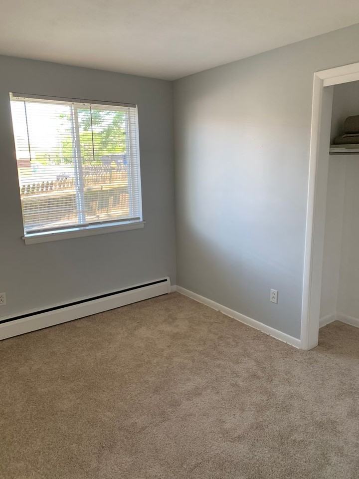 1617 Kensington Ave - Photo 6 of 9