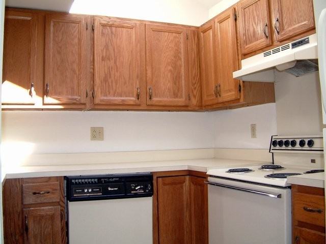 Two Bedroom Townhouses in Quiet Setting - Photo 4 of 13