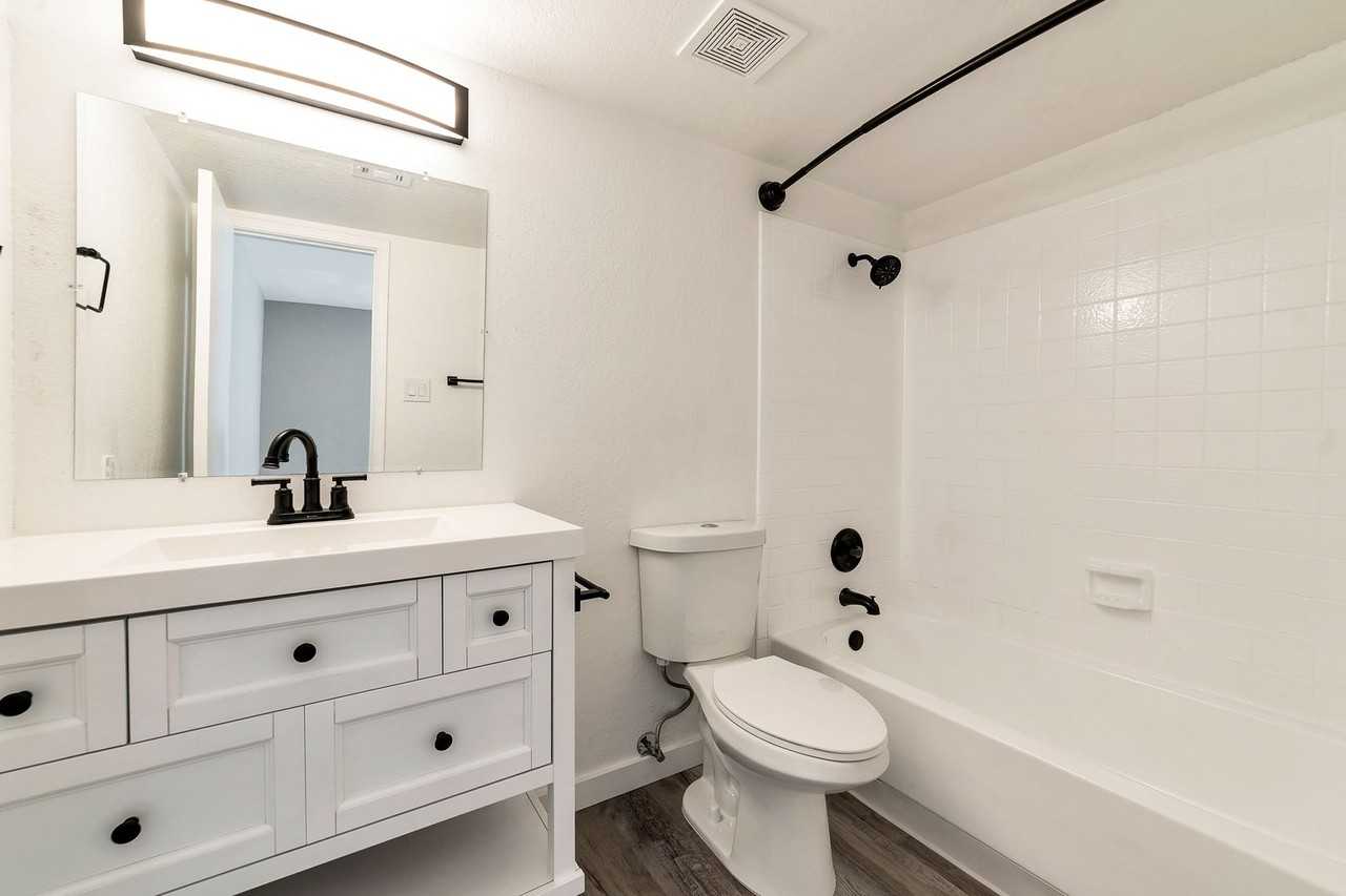 2 Bed/ 2 Bath In - Photo 6 of 22