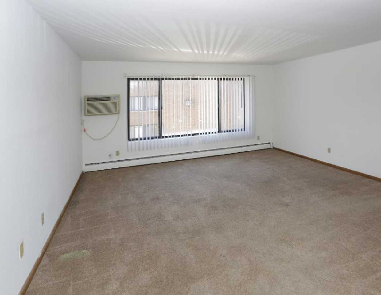 717 University Ave SE - Photo 4 of 7