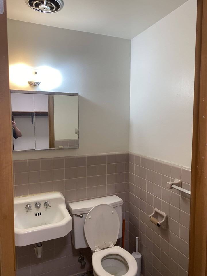 717 University Ave SE - Photo 7 of 7