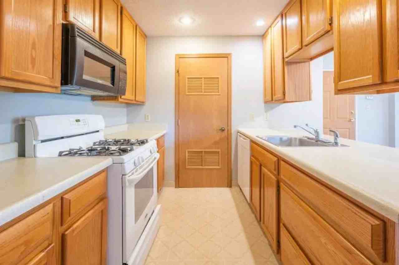 3519 University Ave - Photo 7 of 9