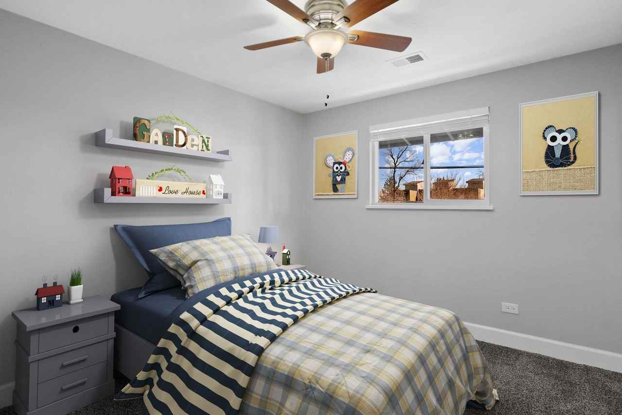 Brentwood Manor - Photo 3 of 10