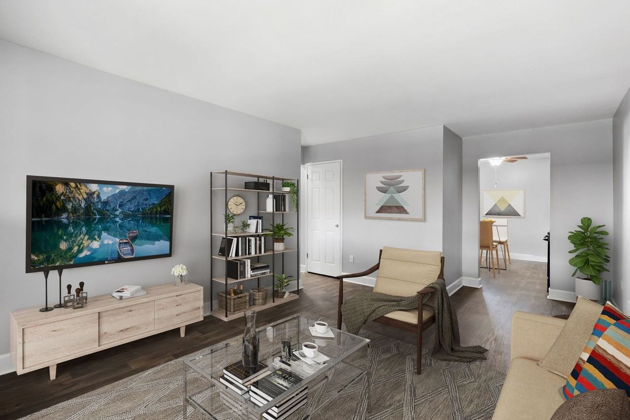 Brentwood Manor - Photo 6 of 10