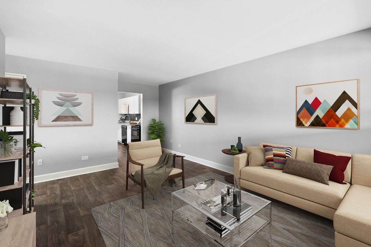 Brentwood Manor - Photo 2 of 10