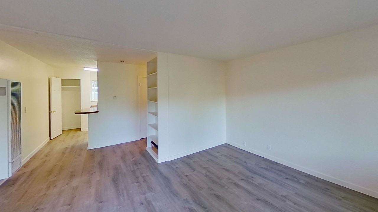 Bali Hai Garden Apartments - Photo 2 of 12