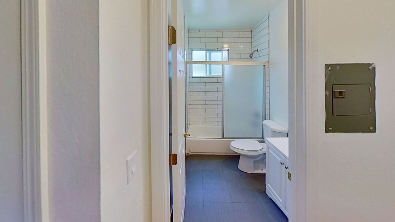 Bali Hai Garden Apartments - Photo 5 of 12