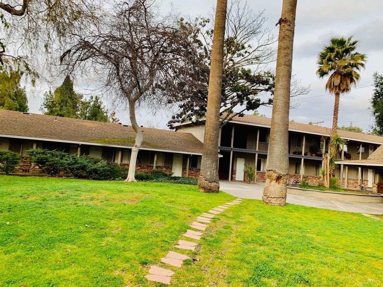 Bali Hai Garden Apartments - Photo 7 of 12