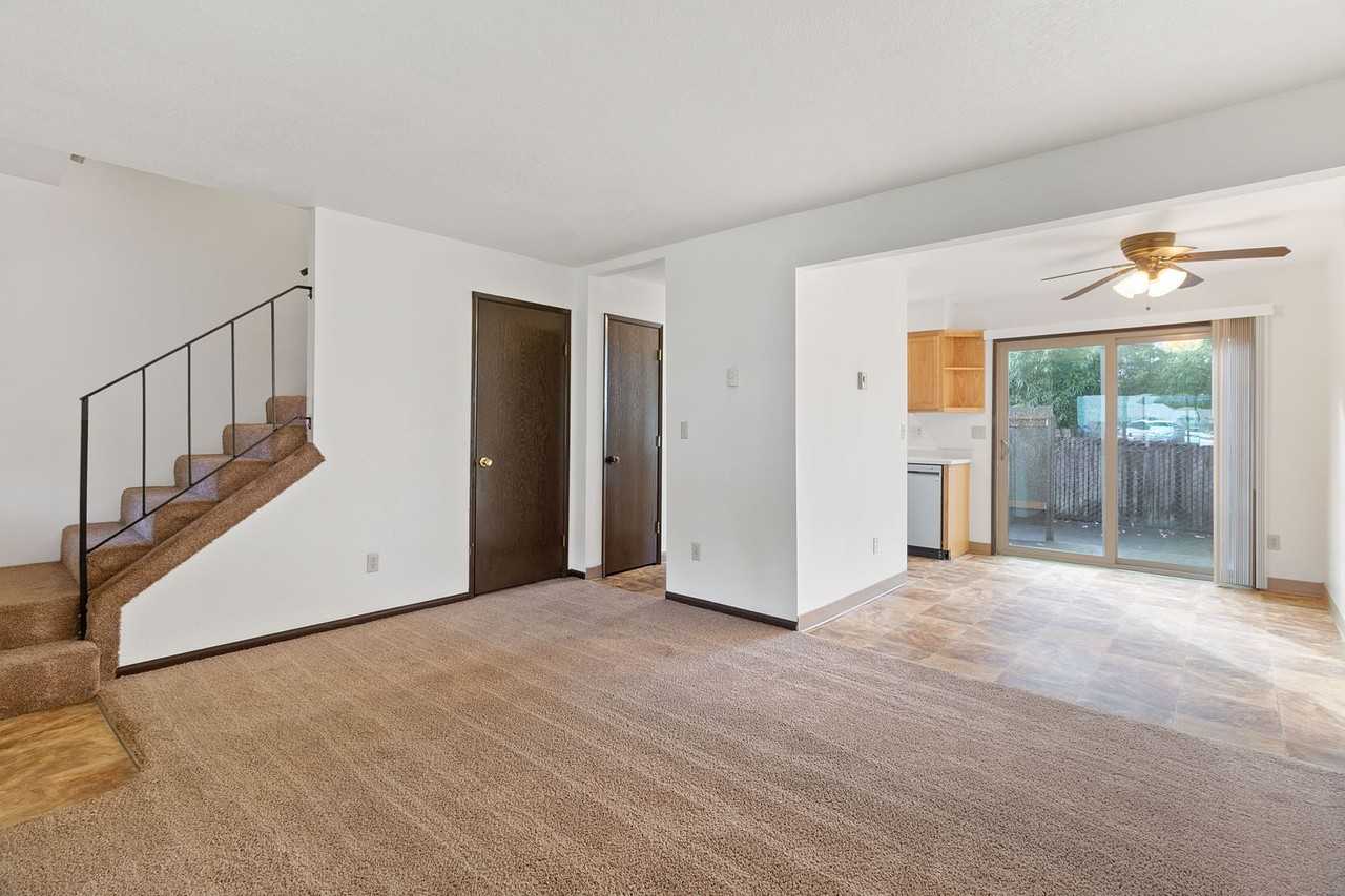 Cambridge Townhomes - Photo 3 of 12