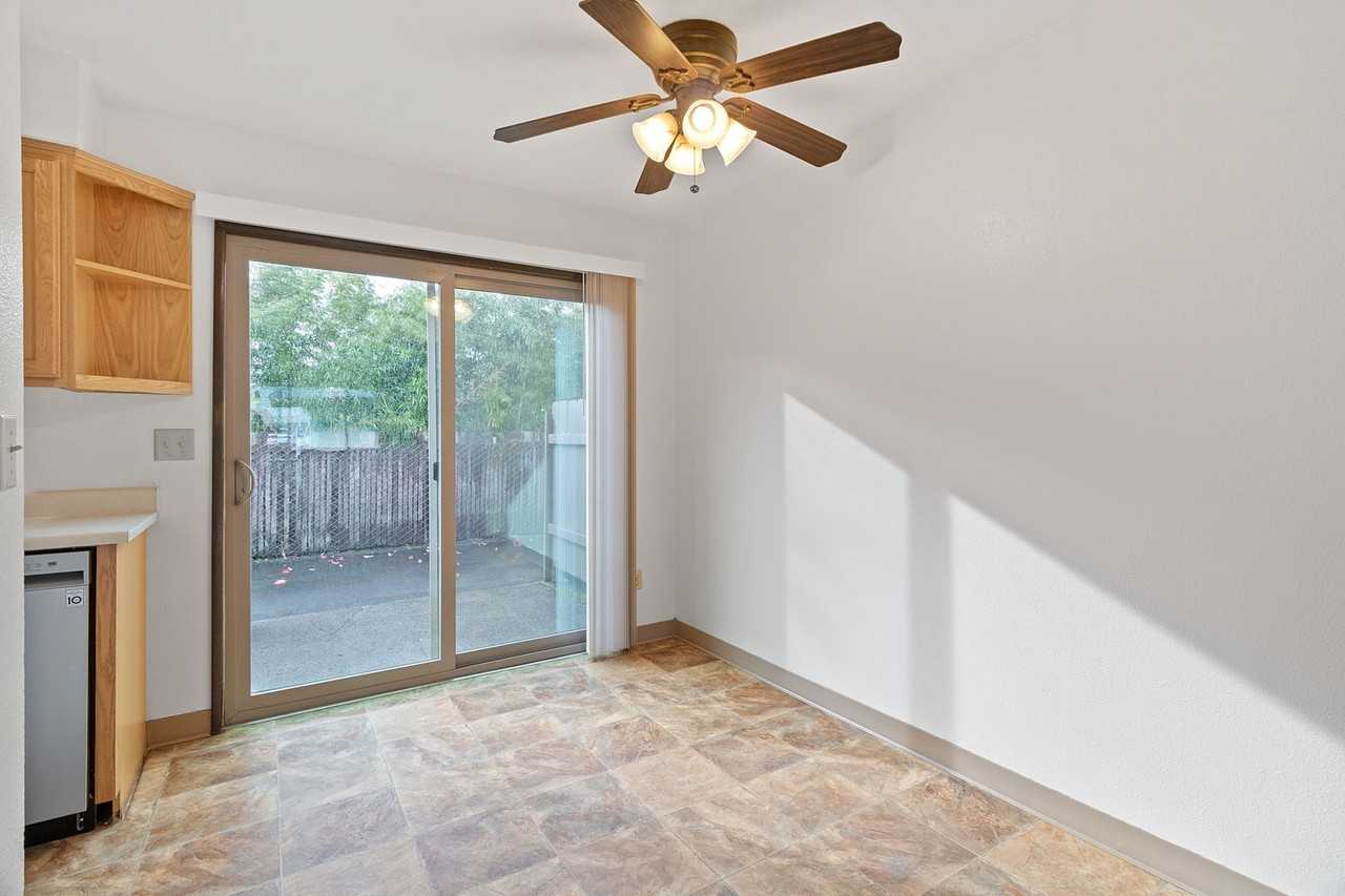 Cambridge Townhomes - Photo 5 of 12