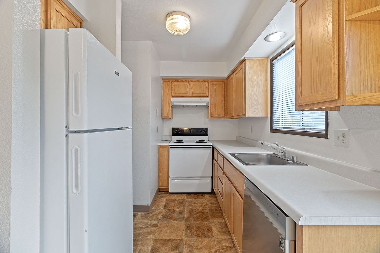 Cambridge Townhomes - Photo 6 of 12