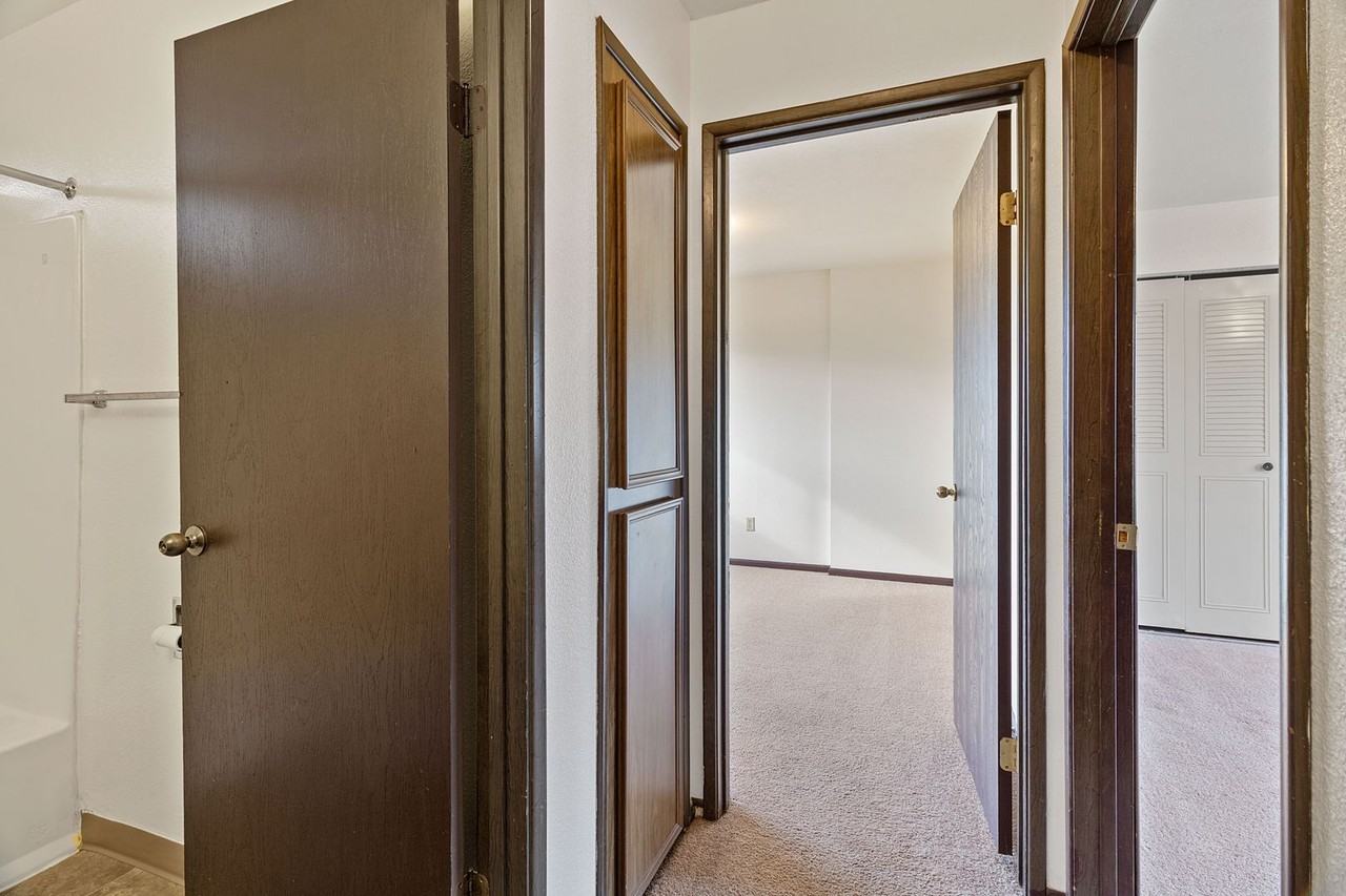 Cambridge Townhomes - Photo 7 of 11