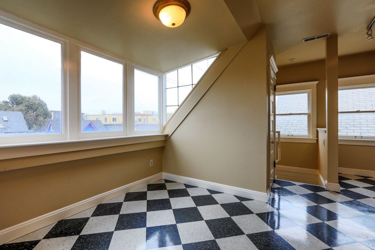 GRIDLOCK BUILDING (WHIM01) - Photo 2 of 26