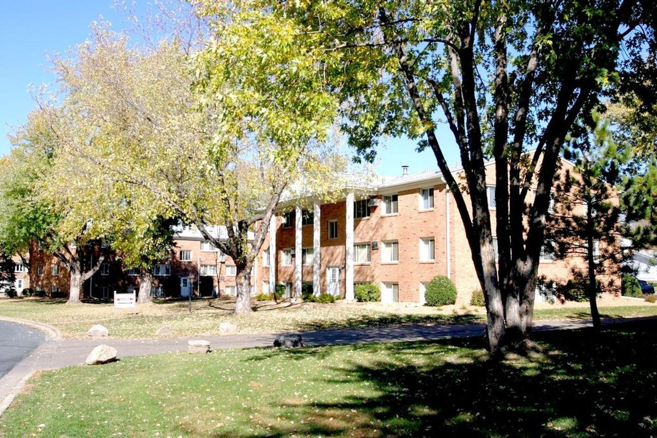 Colonial Terrace Apartments - Photo 3 of 10