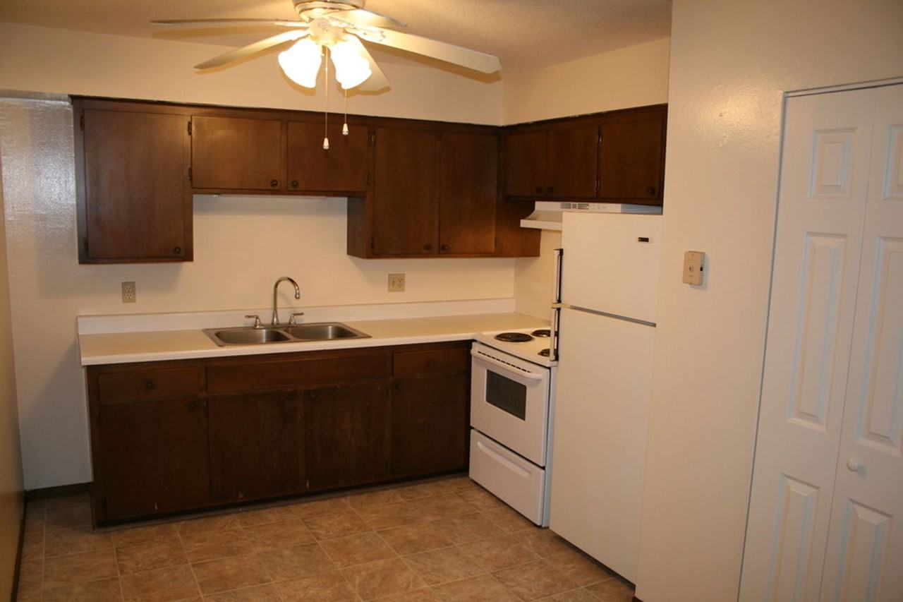 Colonial Terrace Apartments - Photo 4 of 10