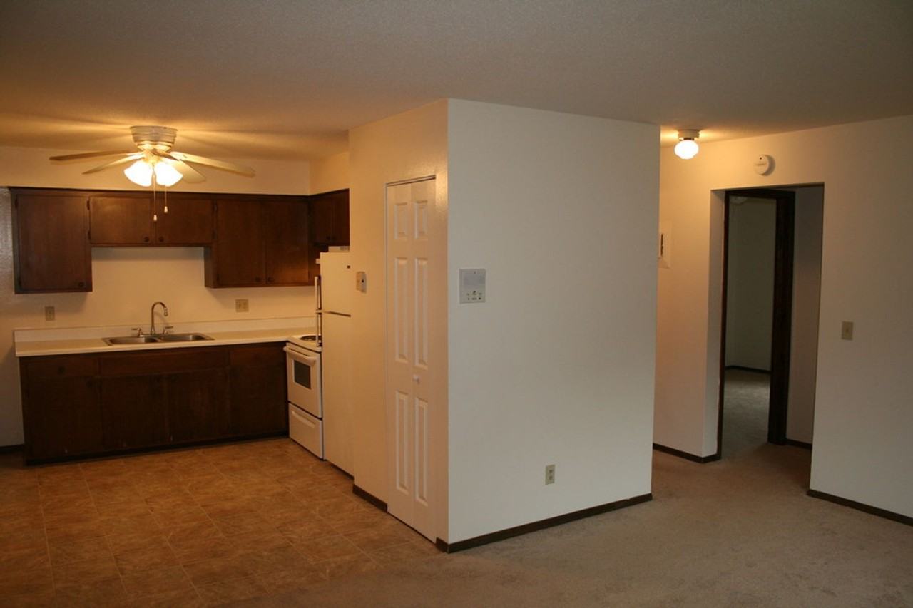 Colonial Terrace Apartments - Photo 5 of 10