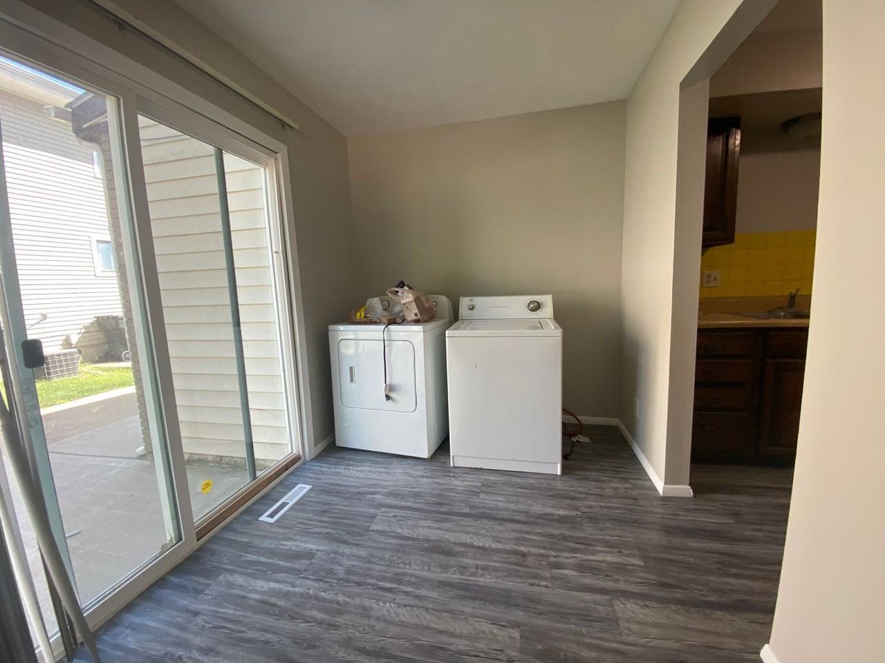 1504 Hancock Drive Townhome - Photo 5 of 17