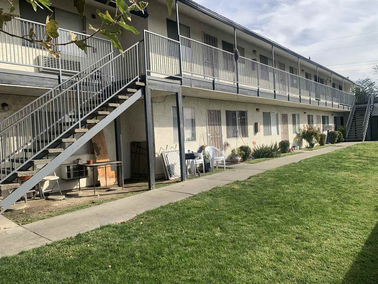 2Level apartment complex in gated community close to Highland/Waterman