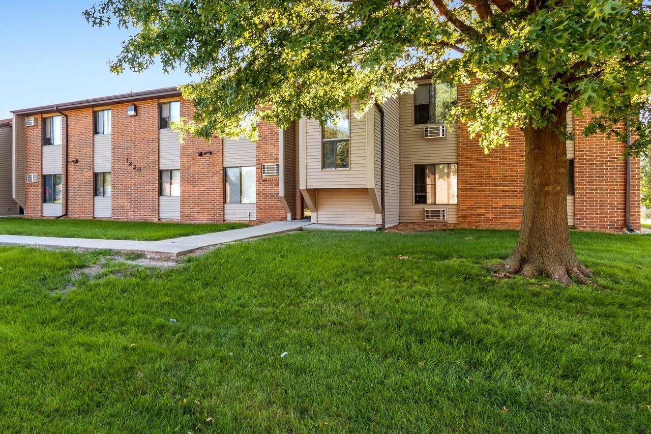 Carlisle Park Apartments - Photo 2 of 27