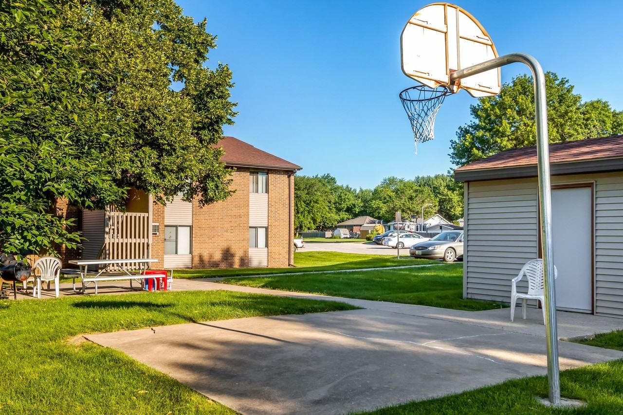 Carlisle Park Apartments - Photo 4 of 27