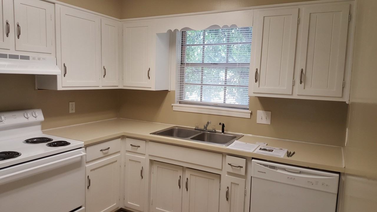 2274 Chapel Hill Rd - Photo 2 of 8