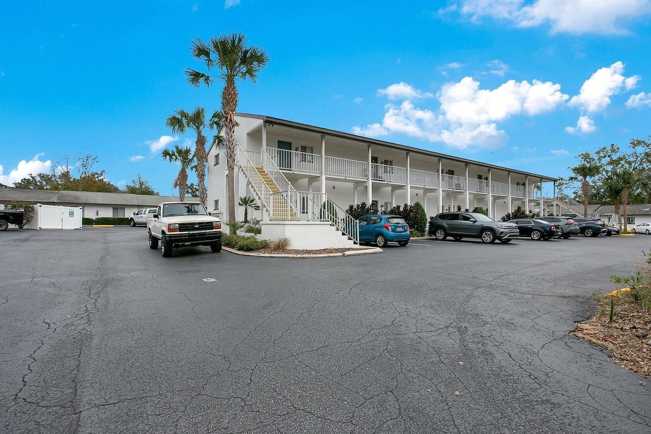 The Virginia Apartments | 1 and 2 Bedroom Apartments in Tavares, FL - Photo 6 of 16