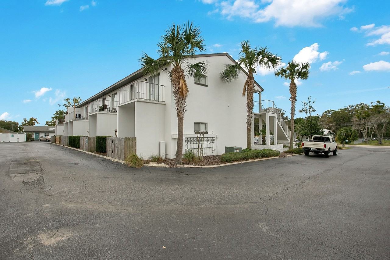 The Virginia Apartments | 1 and 2 Bedroom Apartments in Tavares, FL - Photo 7 of 15