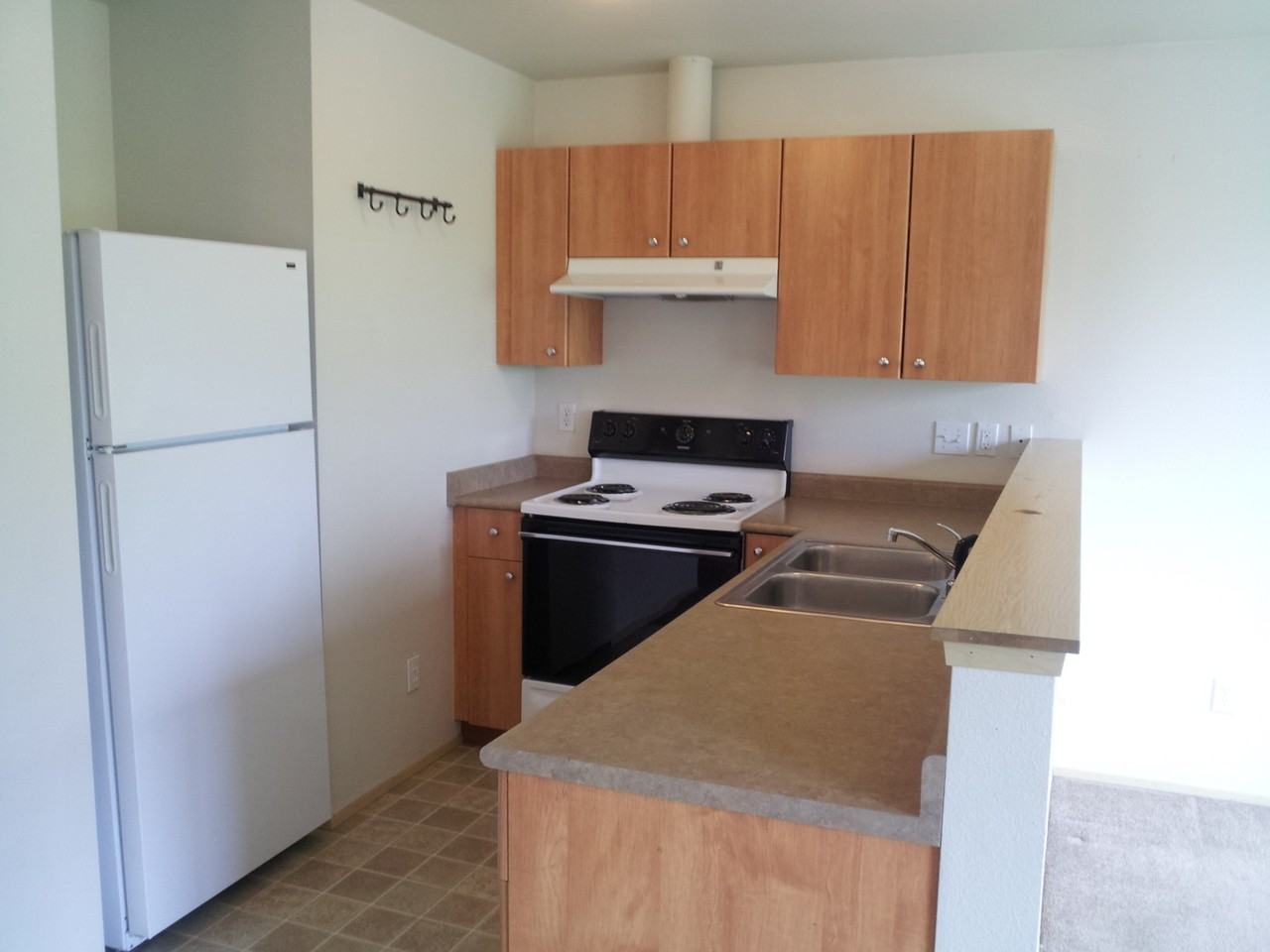 401 Lakeway Dr - Photo 3 of 13