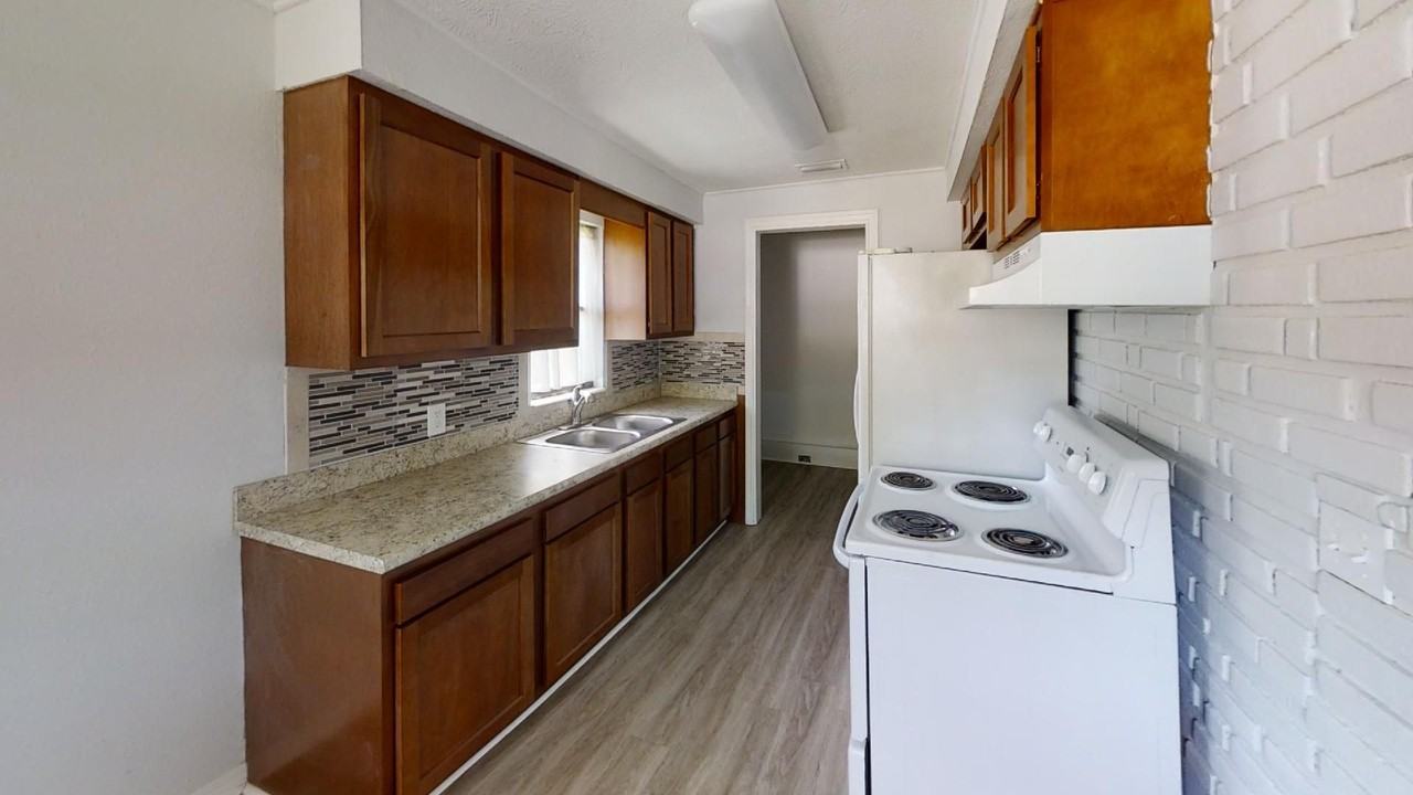 1876 Junior St - Photo 3 of 18