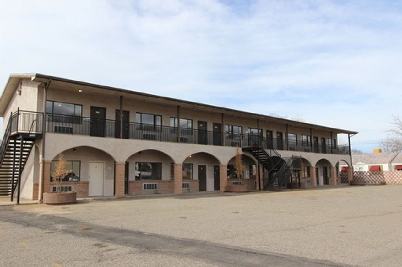Updated unit close to CMU! Live without roommates at an affordable price! - Photo 3 of 3