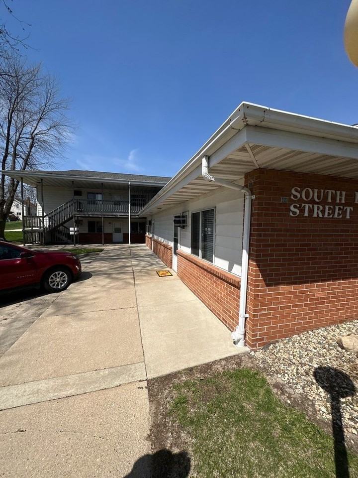 West Union 6Unit Apartments 412 S Pine St, West Union, IA 52175 Zumper