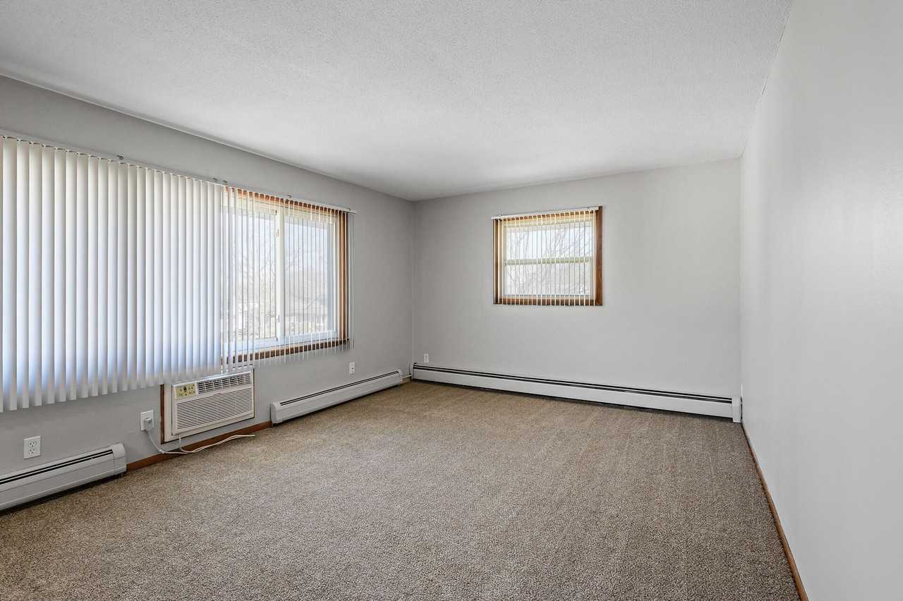 2M Apartments - Photo 3 of 18