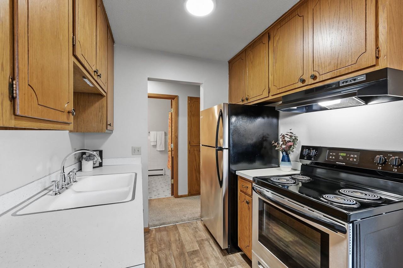 2M Apartments - Photo 6 of 18