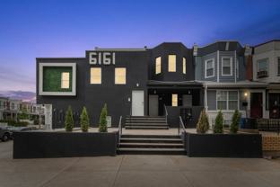 Private fenced yard! Modern, stylish & fully updated apartment! - Photo 1 of 1