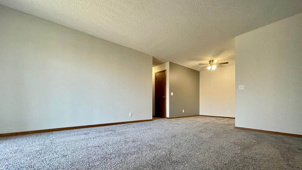 Willow Creek Apartments - Photo 4 of 50