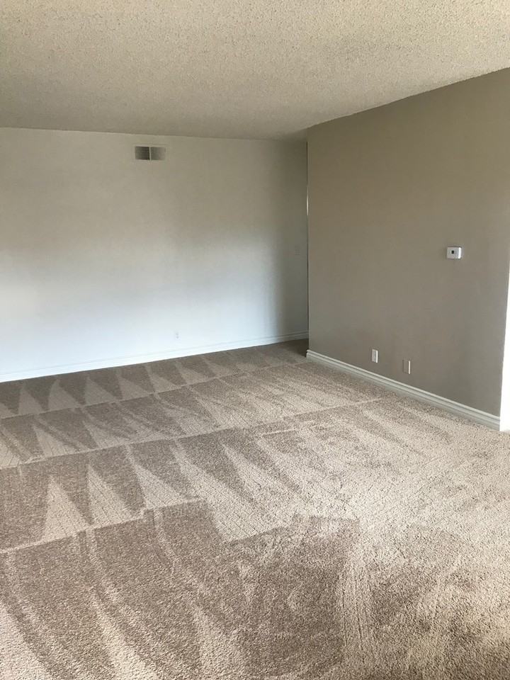 Medallion Court - Photo 3 of 24