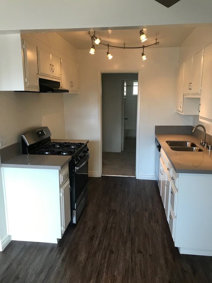 Medallion Court - Photo 5 of 24